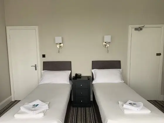 Tek Büyük veya İki Ayrı Yataklı Oda, Banyolu/Duşlu