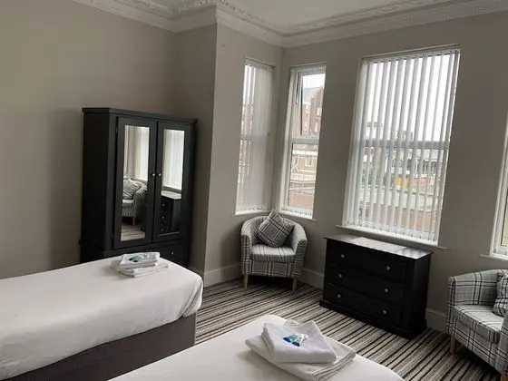 Tek Büyük veya İki Ayrı Yataklı Oda, Banyolu/Duşlu