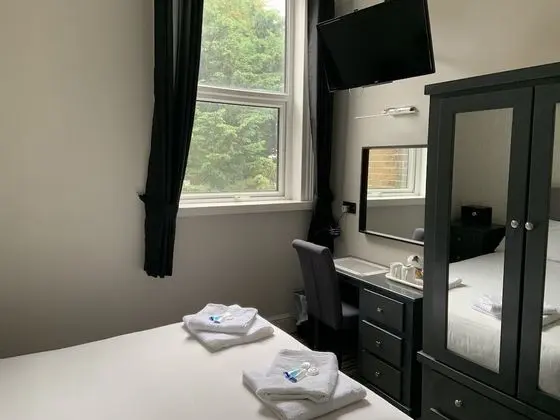 Tek Büyük Yataklı Oda, Banyolu/Duşlu