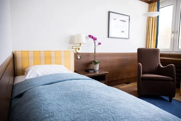 Single Room West