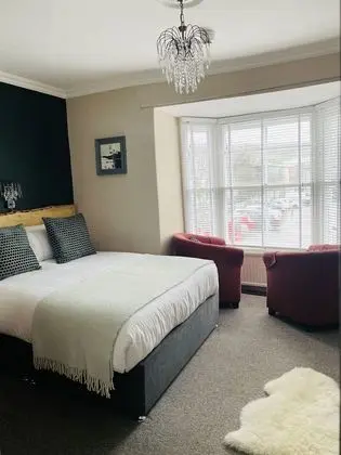 King Room (Aeron Belle)
