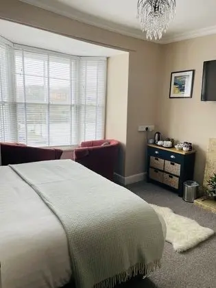 King Room (Aeron Belle)