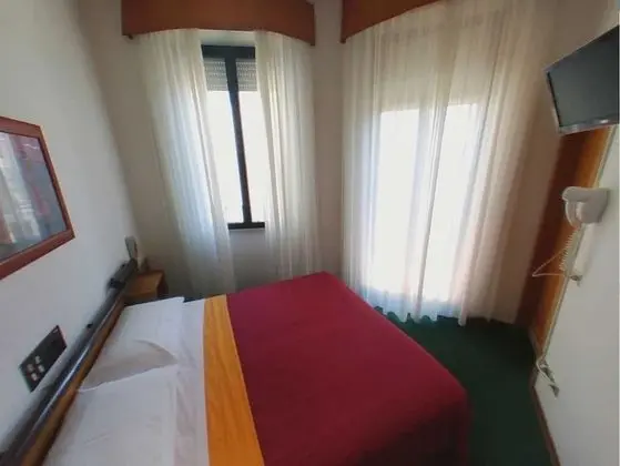Basic Büyük Yataklı Tek Kişilik Oda