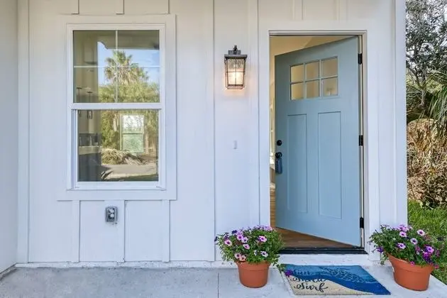 Ev (Array of Sunshine Beach House)