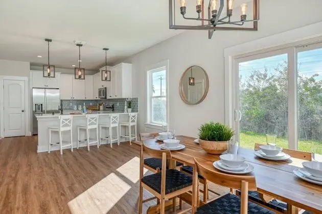 Ev (Array of Sunshine Beach House)