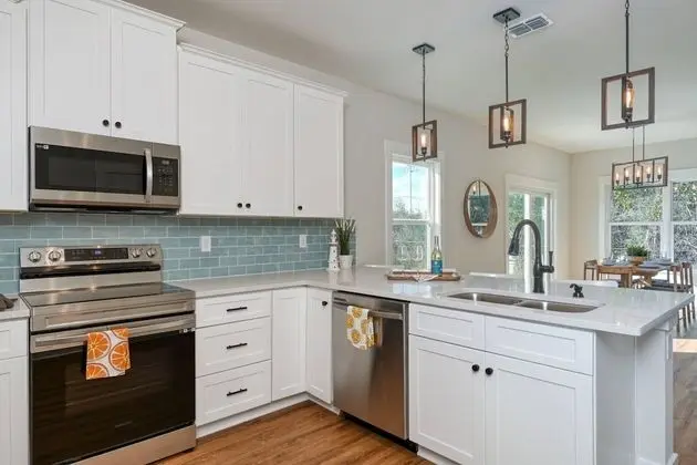 Ev (Array of Sunshine Beach House)