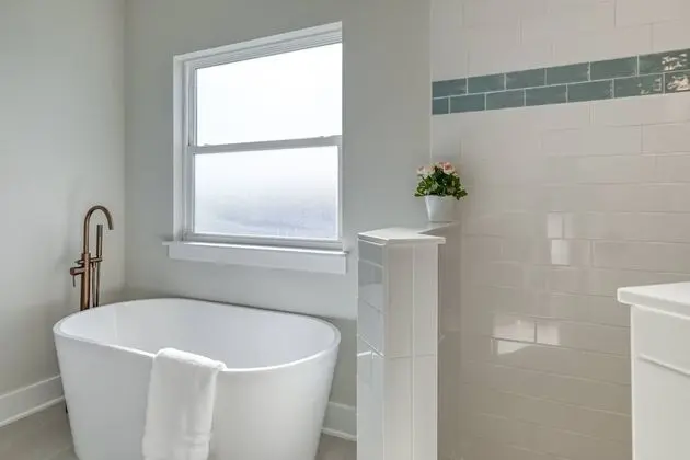 Ev (Array of Sunshine Beach House)