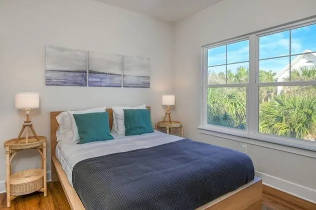 Ev (Array of Sunshine Beach House)