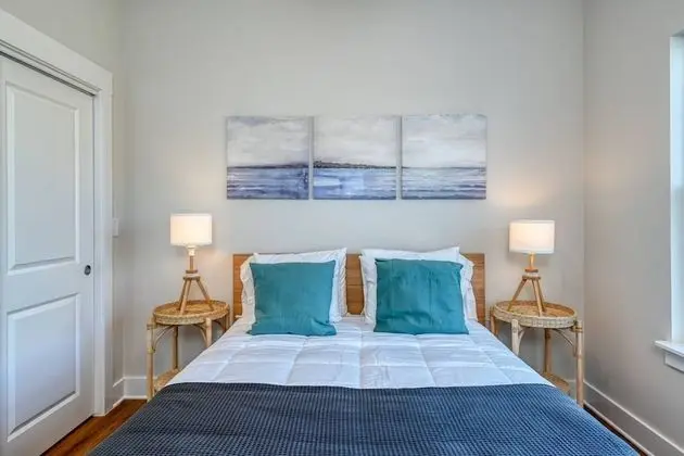 Ev (Array of Sunshine Beach House)