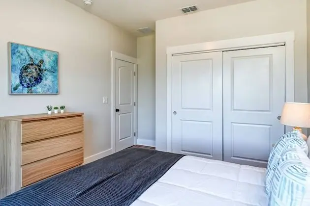 Ev (Array of Sunshine Beach House)