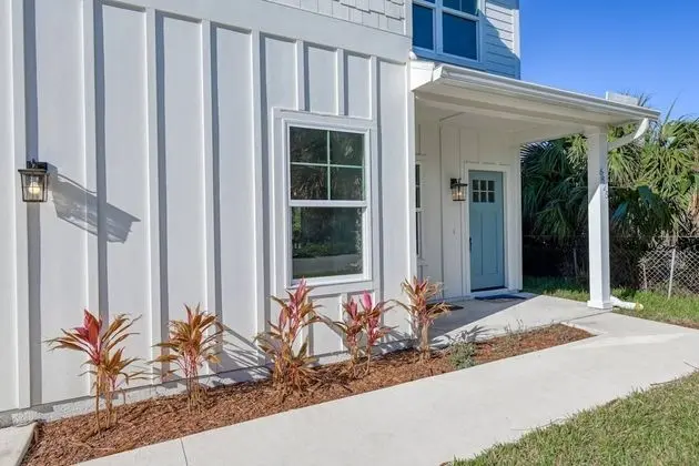 Ev (Array of Sunshine Beach House)