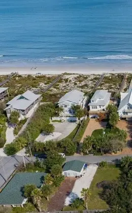 Ev (Array of Sunshine Beach House)