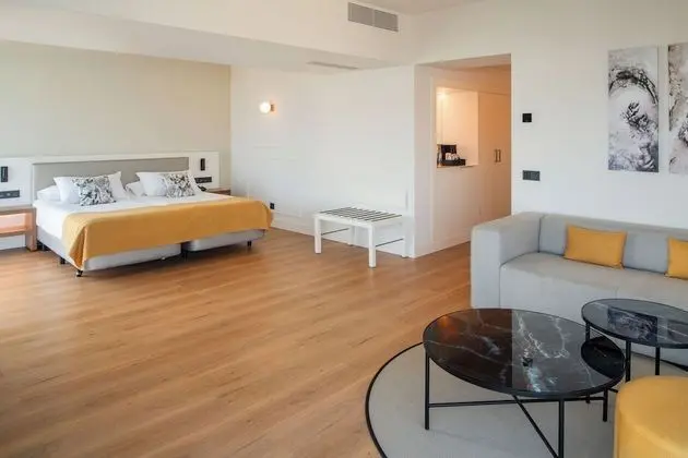 Suite, Sea View