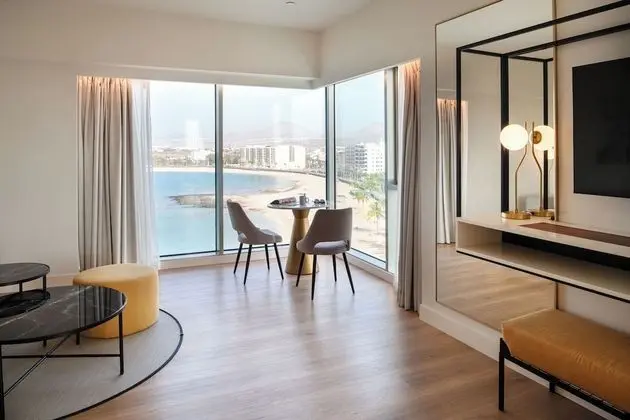 Suite, Sea View