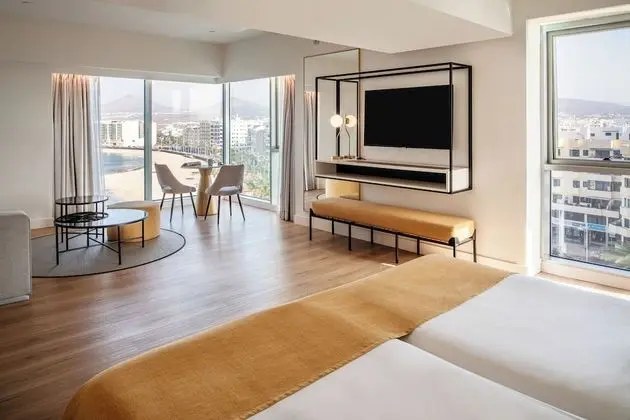 Suite, Sea View