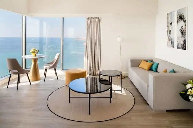 Suite, Sea View