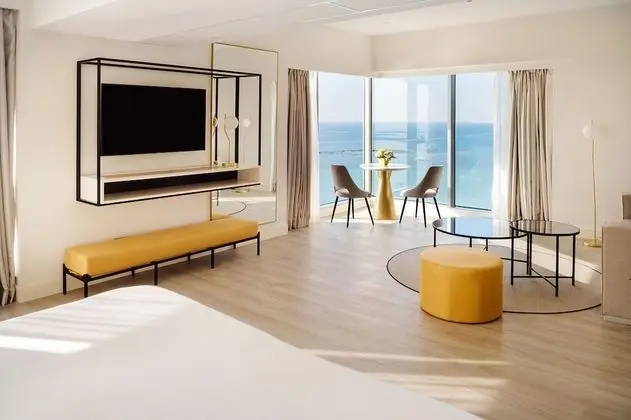 Suite, Sea View