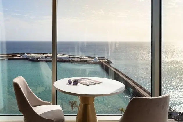 Suite, Sea View