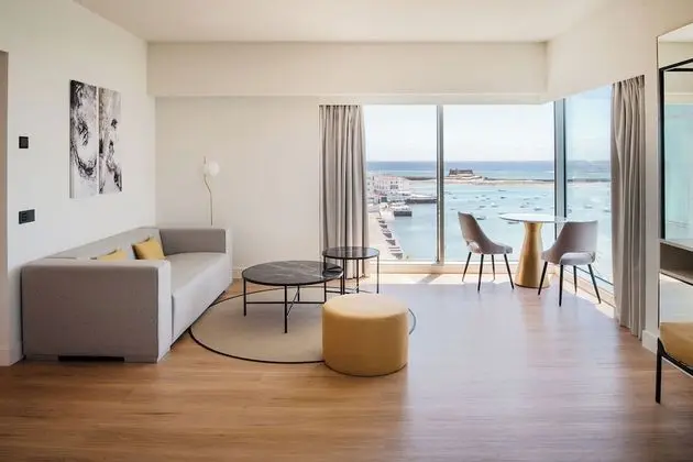 Suite, Sea View