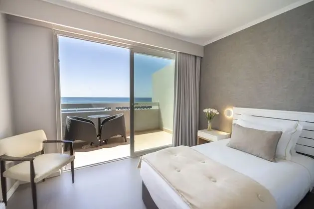 Tek Büyük veya İki Ayrı Yataklı Oda, Deniz Manzaralı