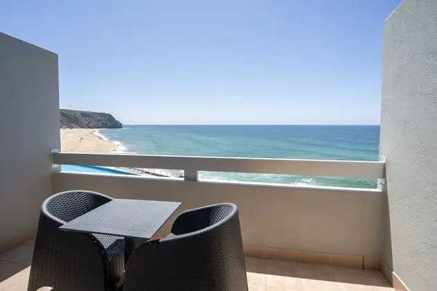 Tek Büyük veya İki Ayrı Yataklı Oda, Deniz Manzaralı