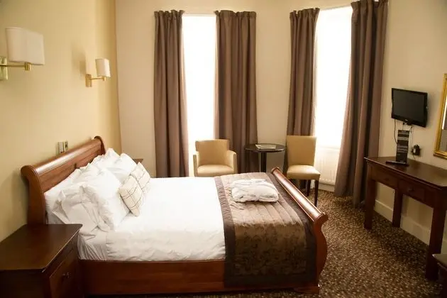 Tek Büyük Yataklı Oda (Loch View)