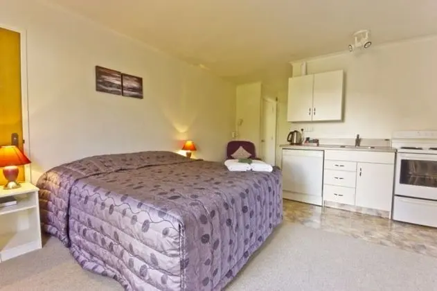 Stüdyo, Sıcak Su Küveti (Room 802 or 804)