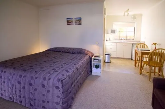 Stüdyo, Sıcak Su Küveti (Room 802 or 804)