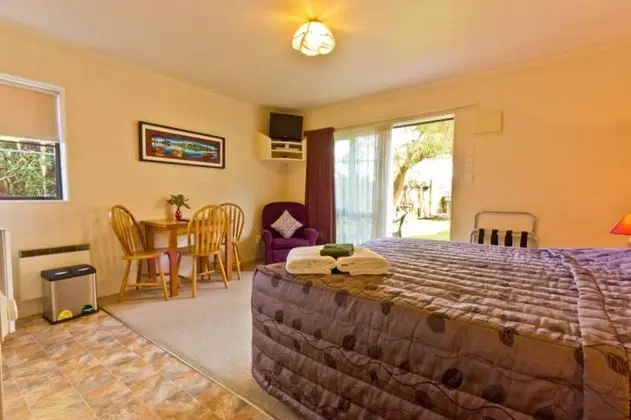 Stüdyo, Sıcak Su Küveti (Room 802 or 804)