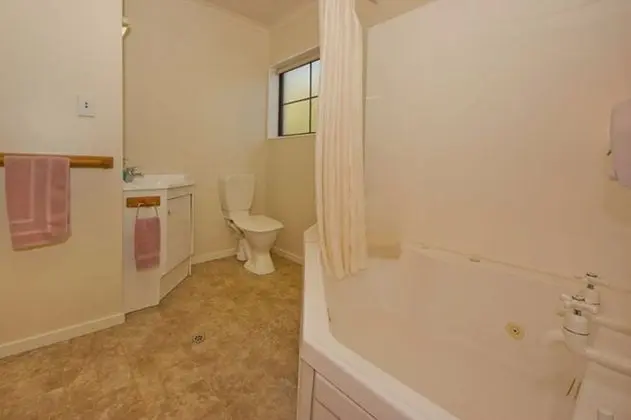 Stüdyo, Sıcak Su Küveti (Room 802 or 804)