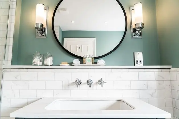 Junior Süit, 1 En Büyük (King) Boy Yatak, Küvet