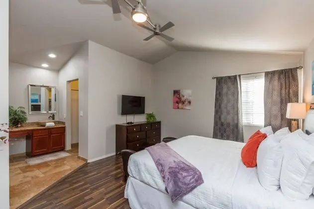 Ev (5 Bedrooms)