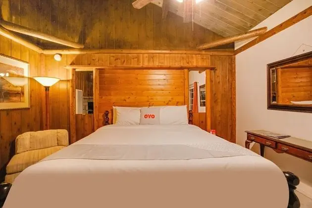 Anniversary Suite - King Bed, No Pets Allowed