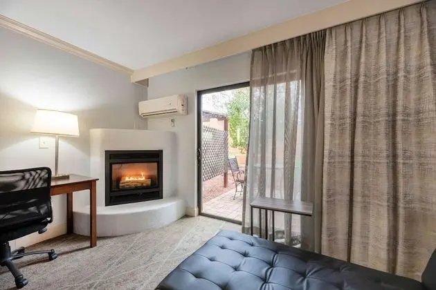 Deluxe Süit, 1 En Büyük (King) Boy Yatak, Sigara İçilmez (Fireplace, Jetted Tub, Patio)