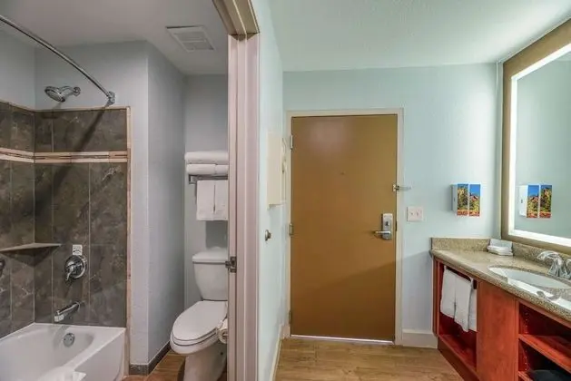 Oda, 1 En Büyük (King) Boy Yatak, Sigara İçilmez (Top Floor, Small Room)