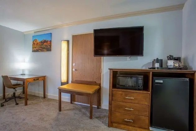 Oda, 1 En Büyük (King) Boy Yatak, Sigara İçilmez (Top Floor, Small Room)