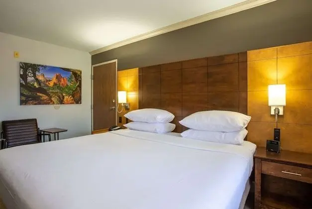 Oda, 1 En Büyük (King) Boy Yatak, Sigara İçilmez (Top Floor, Small Room)