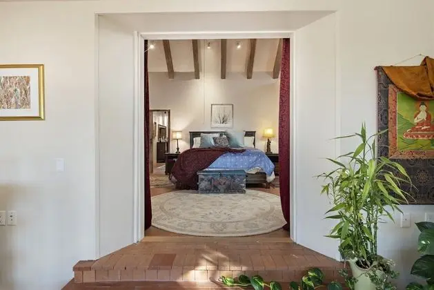 Ev (Arroyo Vista - Secluded Southwestern )