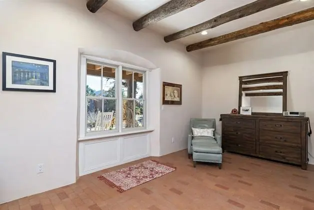 Ev (Arroyo Vista - Secluded Southwestern )