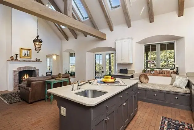 Ev (Arroyo Vista - Secluded Southwestern )