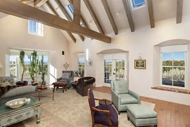 Ev (Arroyo Vista - Secluded Southwestern )