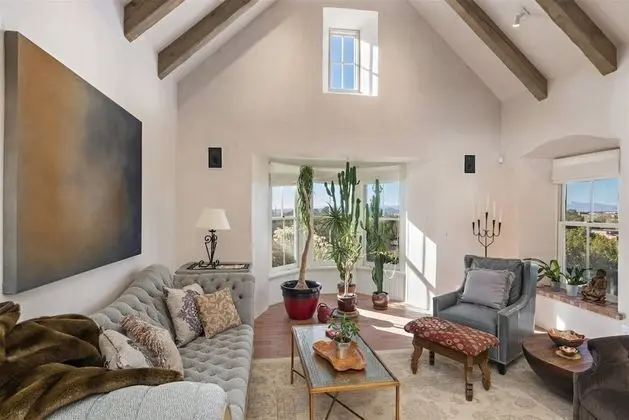 Ev (Arroyo Vista - Secluded Southwestern )