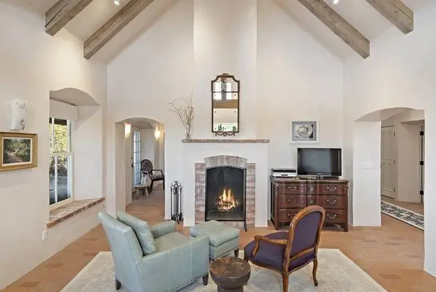 Ev (Arroyo Vista - Secluded Southwestern )