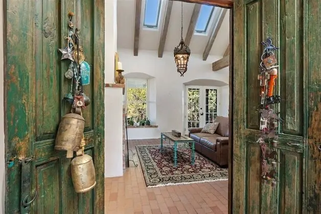 Ev (Arroyo Vista - Secluded Southwestern )