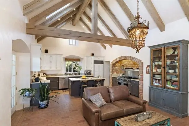 Ev (Arroyo Vista - Secluded Southwestern )