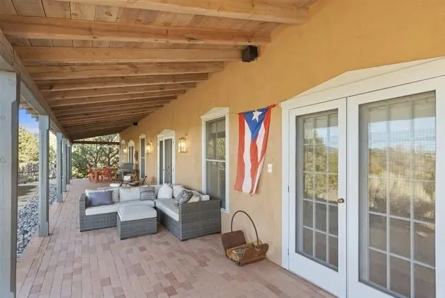 Ev (Arroyo Vista - Secluded Southwestern )