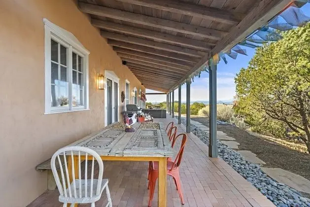 Ev (Arroyo Vista - Secluded Southwestern )