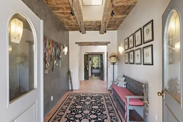 Ev (Arroyo Vista - Secluded Southwestern )