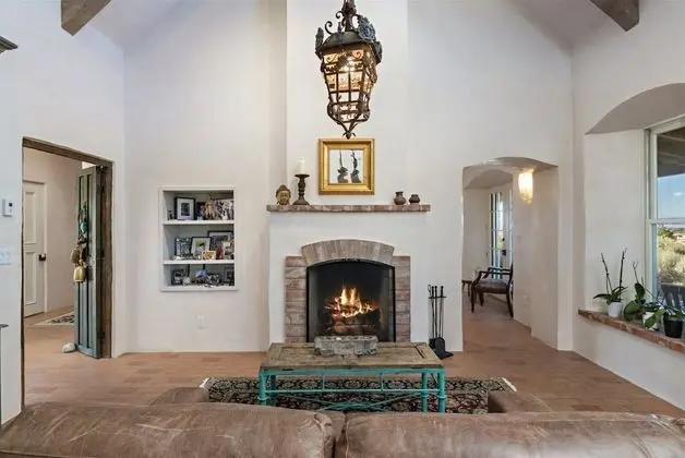 Ev (Arroyo Vista - Secluded Southwestern )