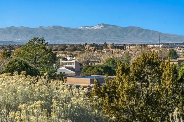 Ev (Arroyo Vista - Secluded Southwestern )